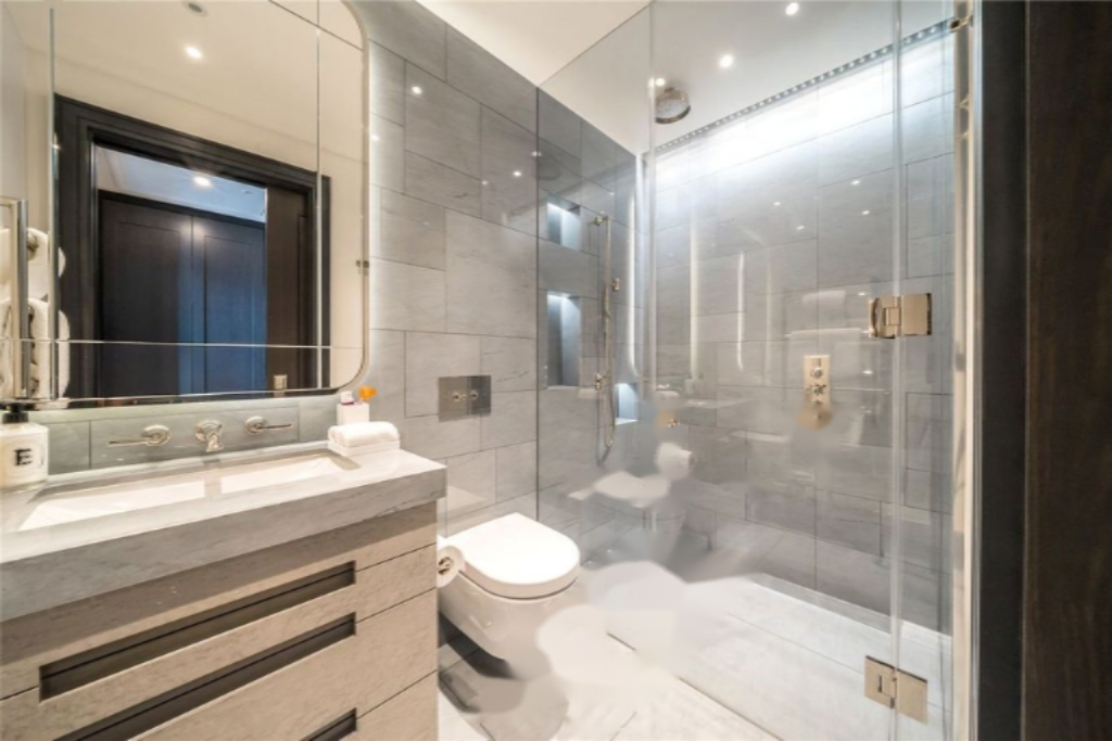 Flat in London, United Kingdom, 248 m² - picture 2