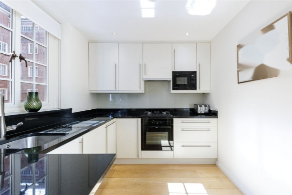 Flat in London, United Kingdom, 92 m² - picture 2