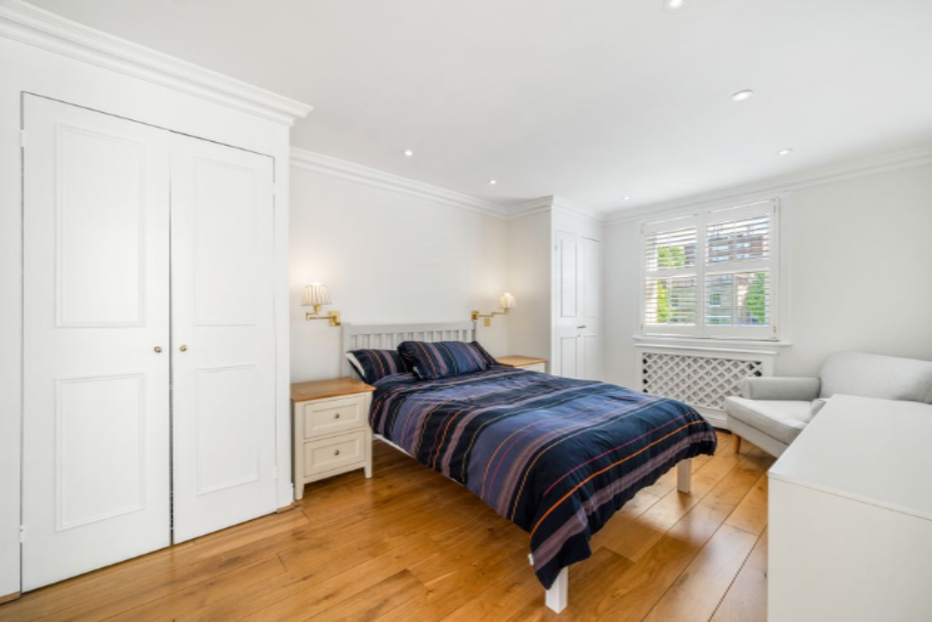 Flat in London, United Kingdom, 112 m² - picture 2