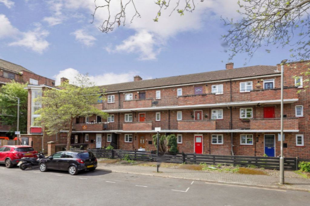 Flat in London, United Kingdom, 44 m² - picture 2