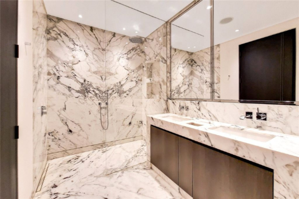 Flat in London, United Kingdom, 216 m² - picture 2