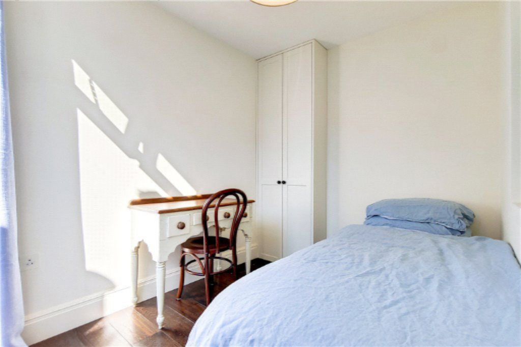 Flat in London, United Kingdom, 47 m² - picture 2