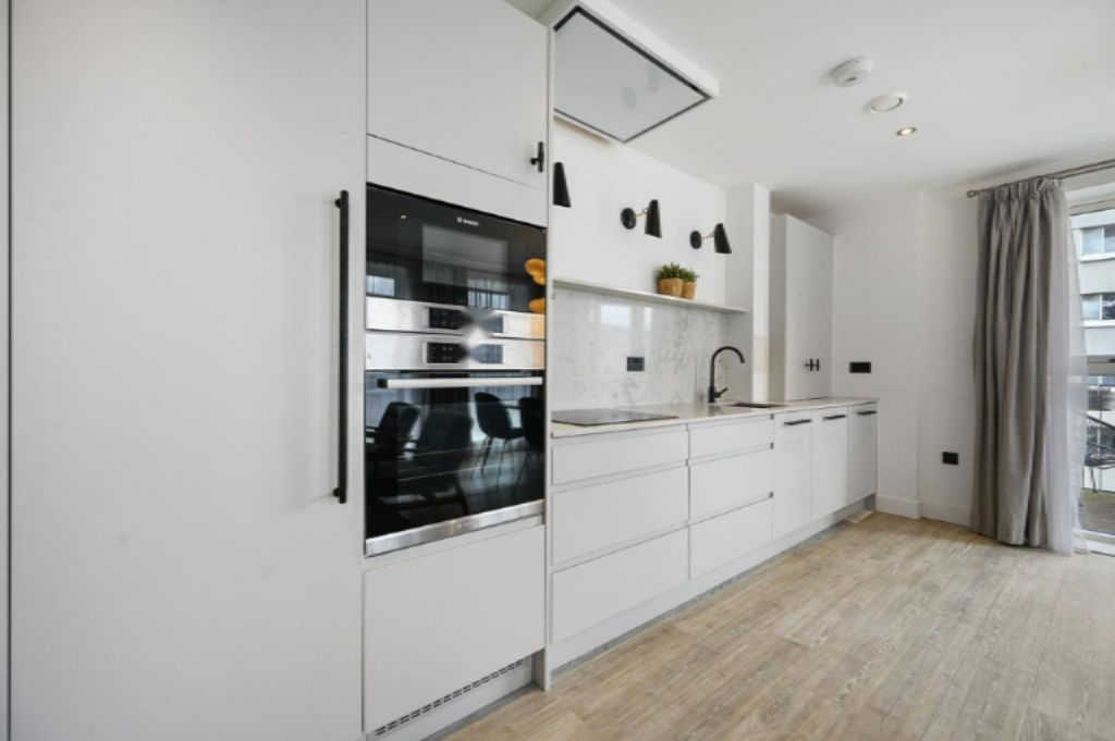 Flat in London, United Kingdom, 65 m² - picture 2