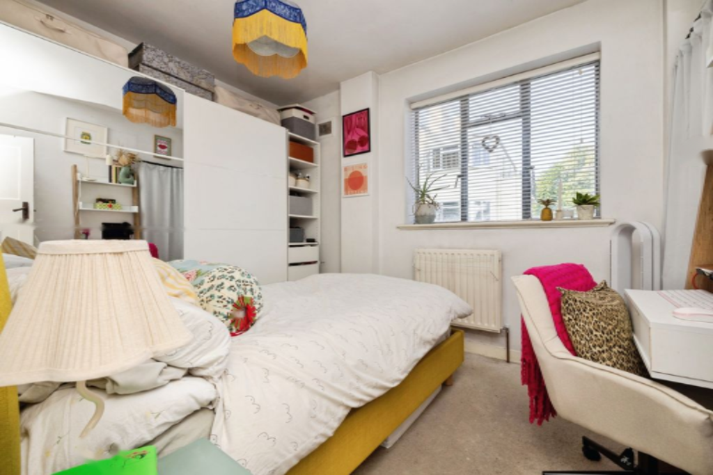 Flat in London, United Kingdom, 39 m² - picture 2