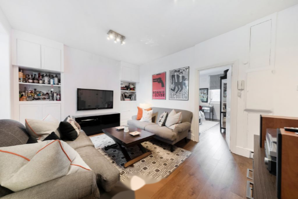 Flat in London, United Kingdom, 79 m² - picture 2