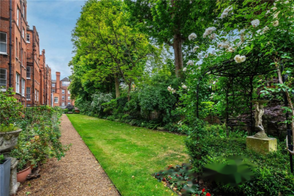 Flat in London, United Kingdom, 98 m² - picture 3