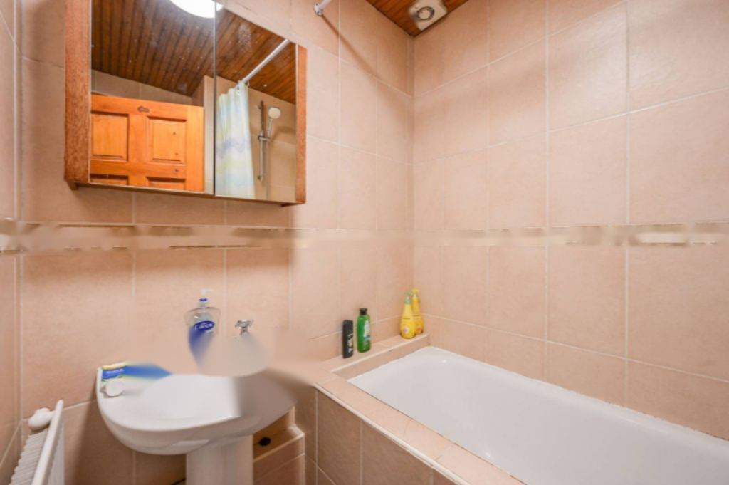 Flat in London, United Kingdom, 47 m² - picture 3