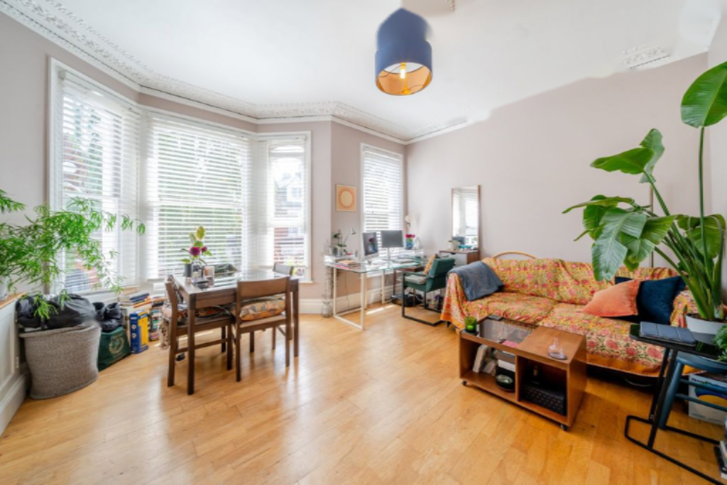 Flat in London, United Kingdom, 42 m² - picture 3