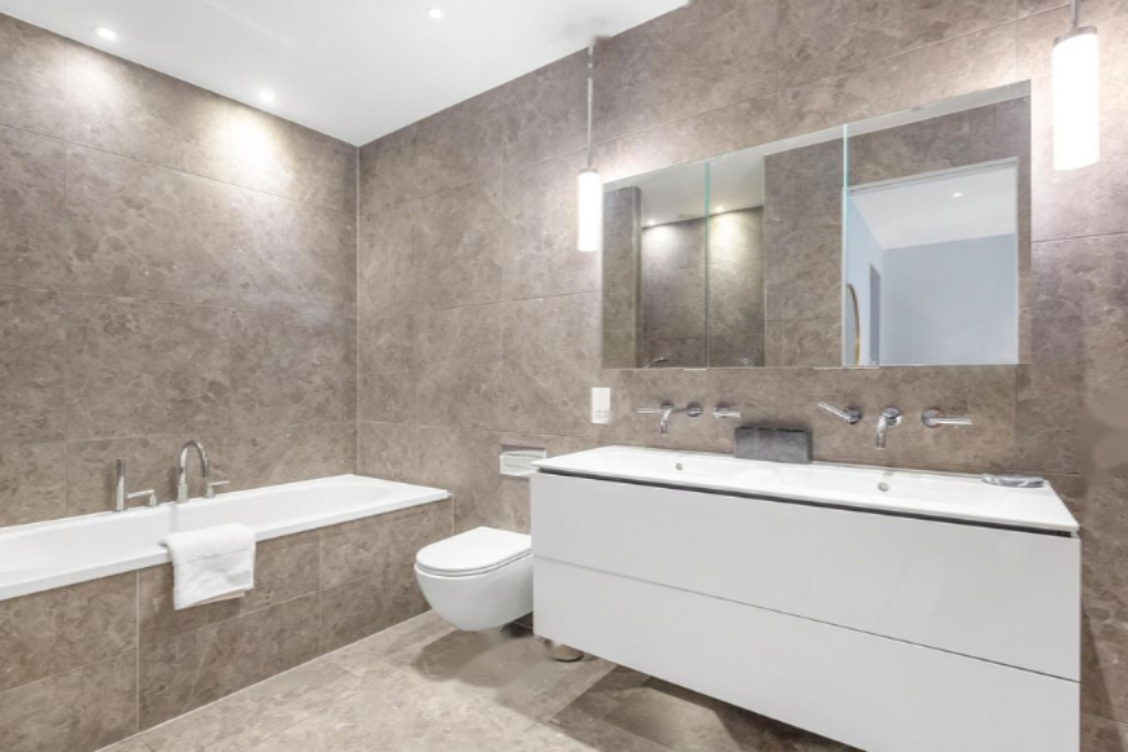 Flat in London, United Kingdom, 114 m² - picture 3