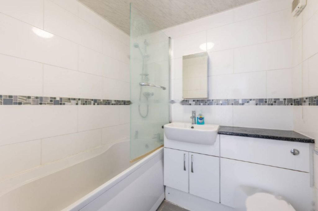 Flat in London, United Kingdom, 54 m² - picture 3