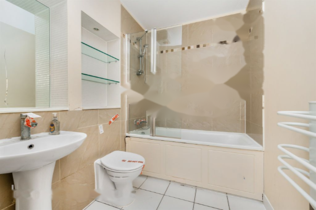 Flat in London, United Kingdom, 75 m² - picture 3