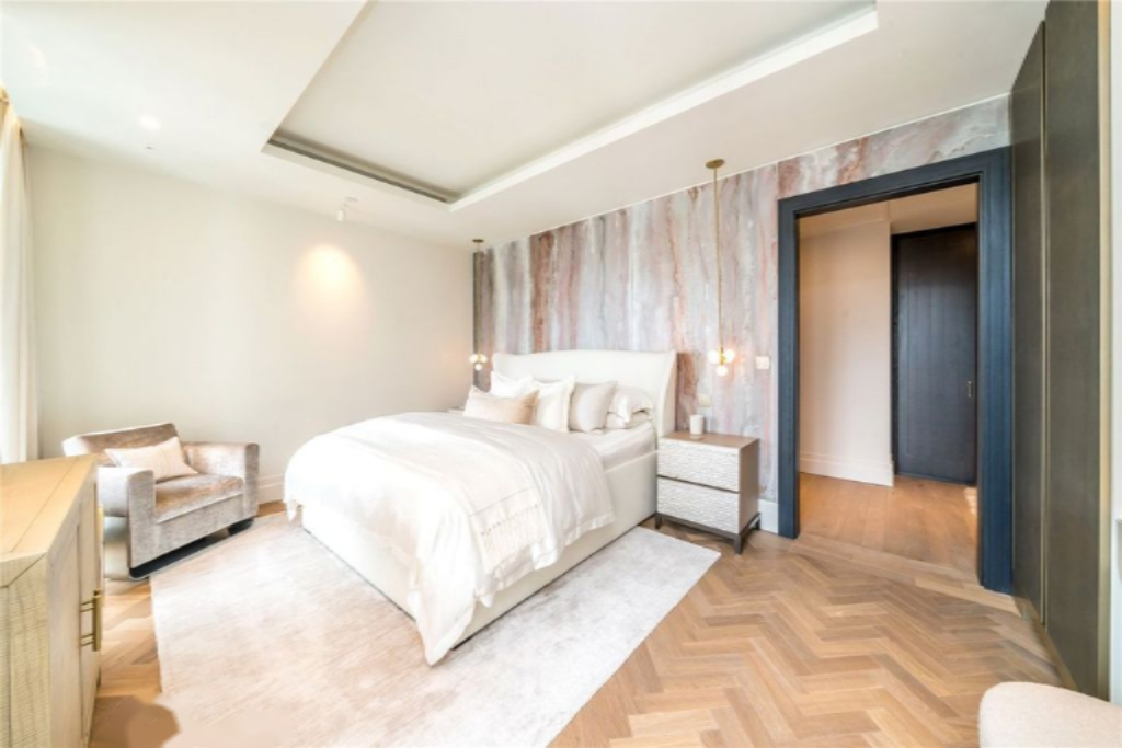 Flat in London, United Kingdom, 248 m² - picture 3