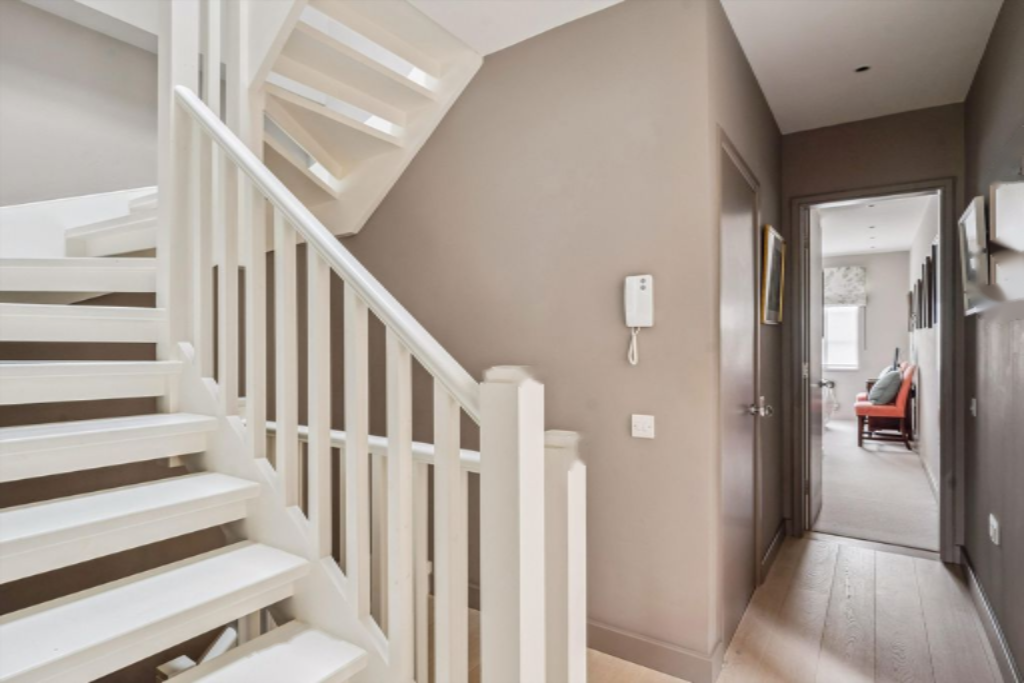 Flat in London, United Kingdom, 130 m² - picture 3