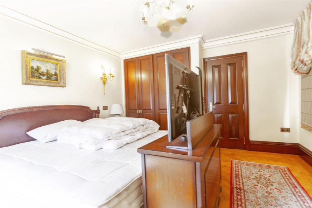 Flat in London, United Kingdom, 97 m² - picture 3