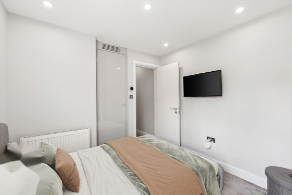 Flat in London, United Kingdom, 234 m² - picture 3