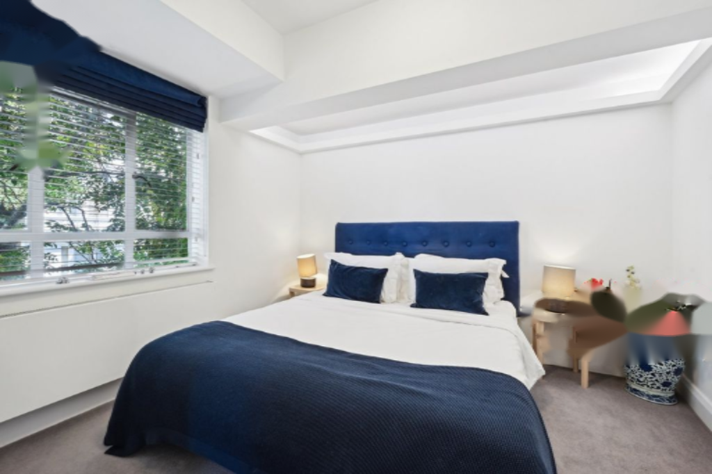 Flat in London, United Kingdom, 213 m² - picture 3