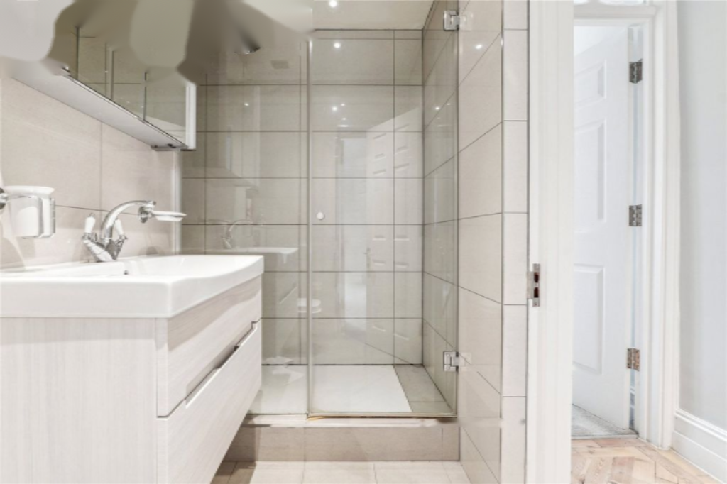 Flat in London, United Kingdom, 147 m² - picture 3