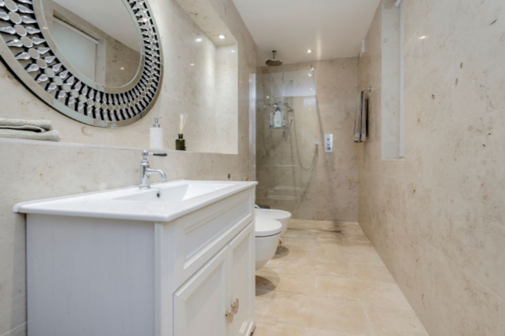 Flat in London, United Kingdom, 104 m² - picture 3