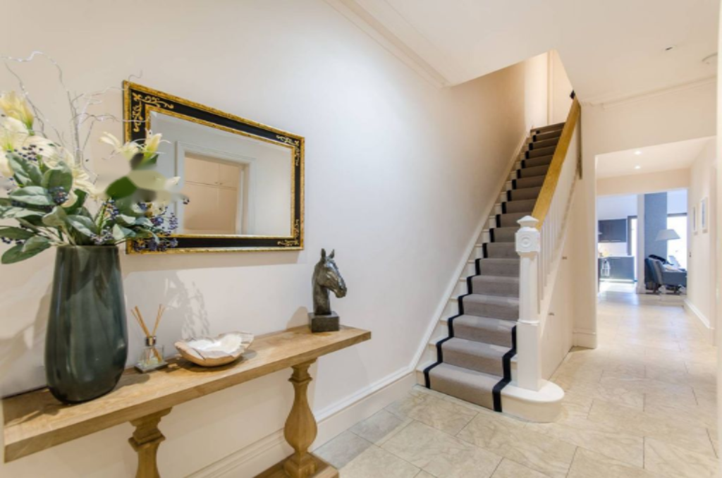 Flat in London, United Kingdom, 135 m² - picture 3