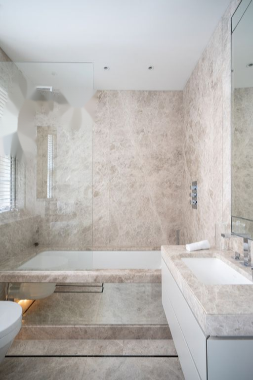 Flat in London, United Kingdom, 239 m² - picture 3