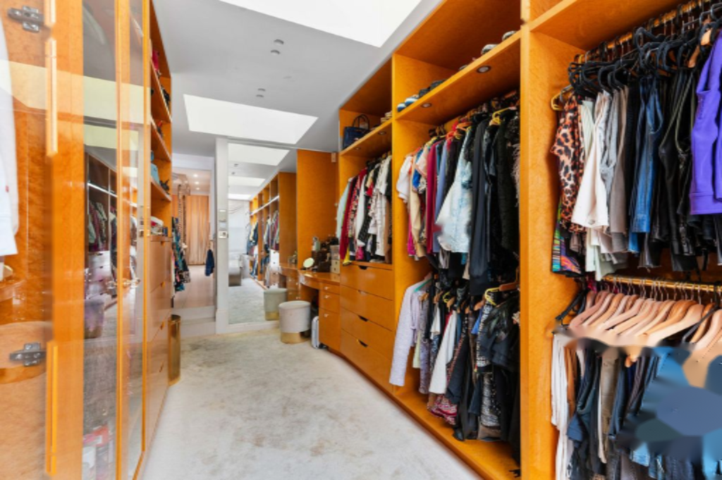 Flat in London, United Kingdom, 287 m² - picture 4