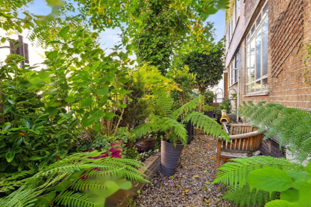 Flat in London, United Kingdom, 213 m² - picture 4