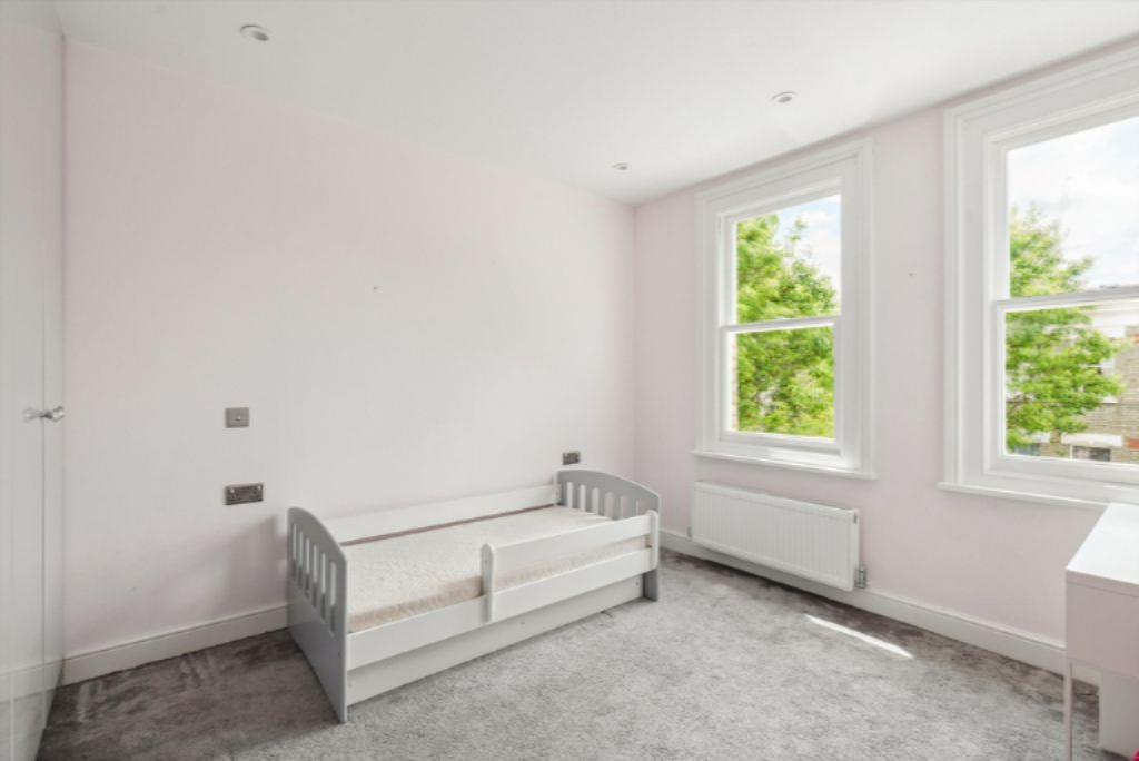 Flat in London, United Kingdom, 234 m² - picture 4