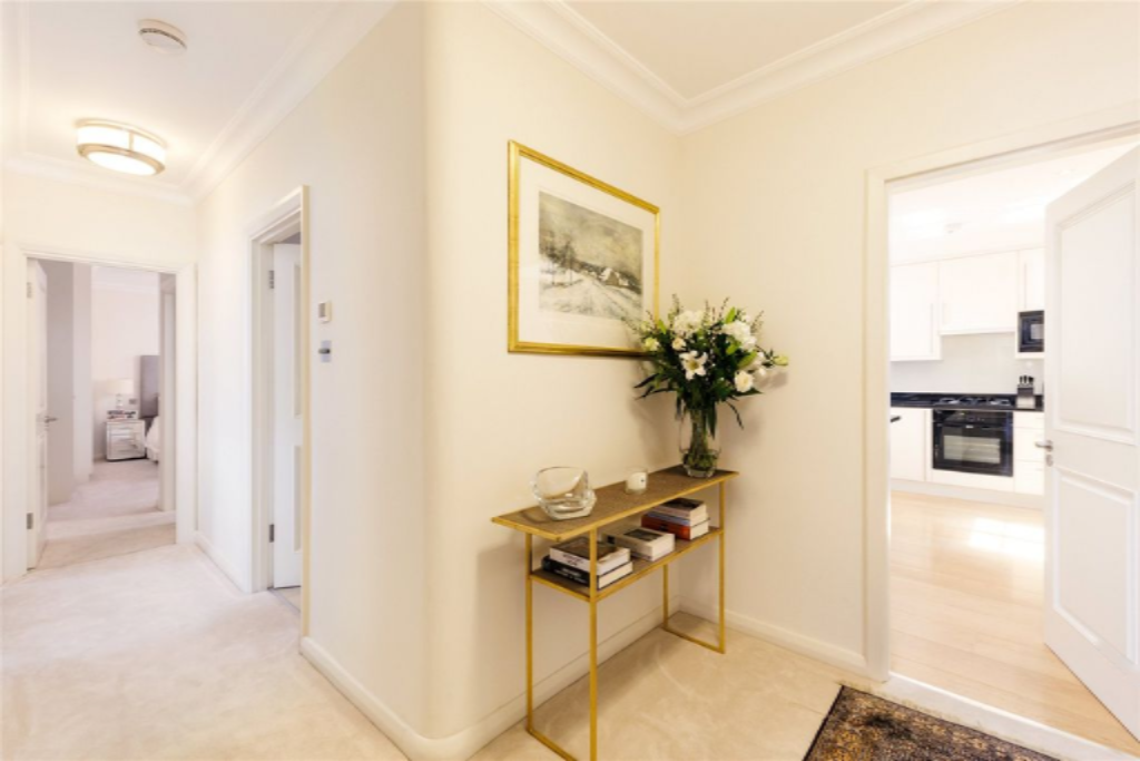 Flat in London, United Kingdom, 92 m² - picture 4