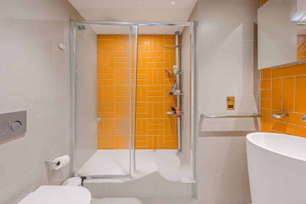 Flat in London, United Kingdom, 141 m² - picture 4