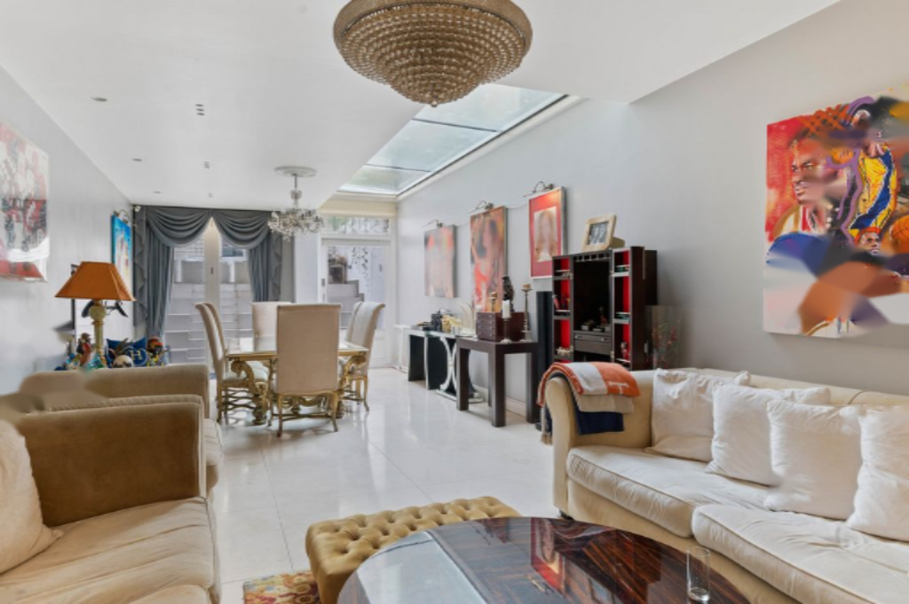 Flat in London, United Kingdom, 287 m² - picture 4