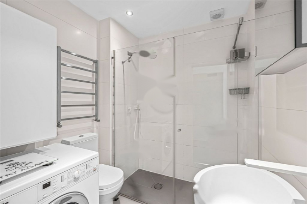 Flat in London, United Kingdom, 44 m² - picture 4