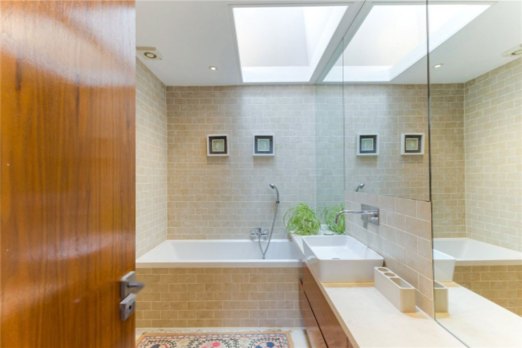 Flat in London, United Kingdom, 124 m² - picture 4