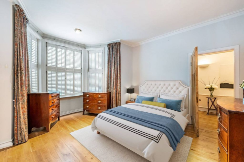 Flat in London, United Kingdom, 144 m² - picture 4