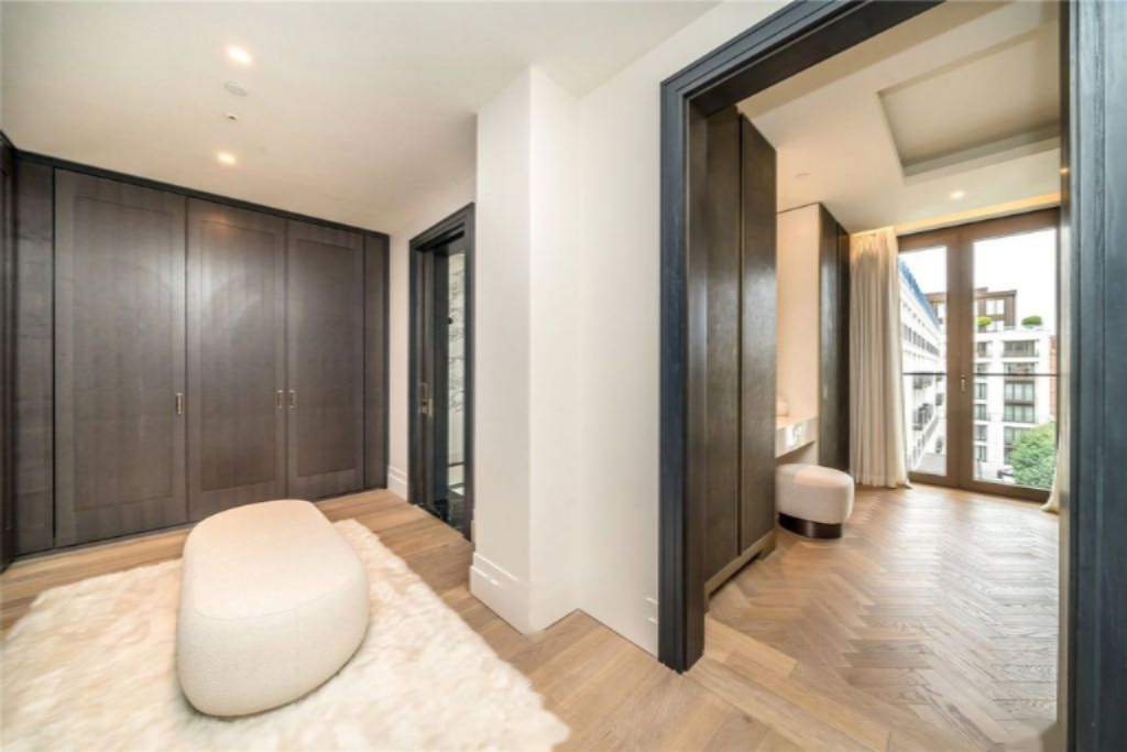 Flat in London, United Kingdom, 248 m² - picture 4