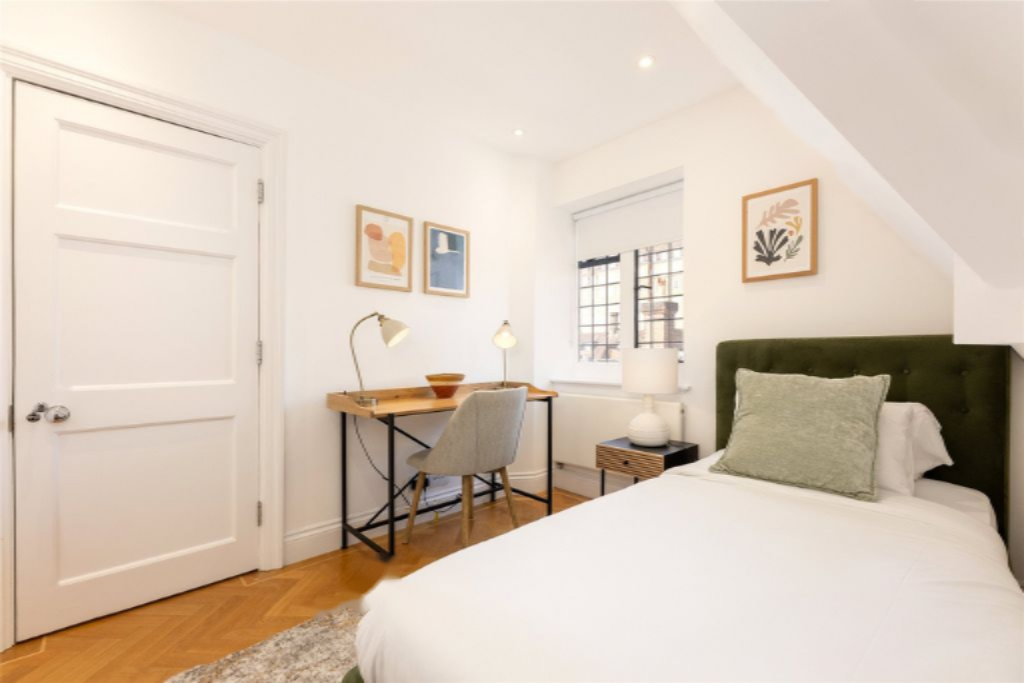 Flat in London, United Kingdom, 115 m² - picture 4