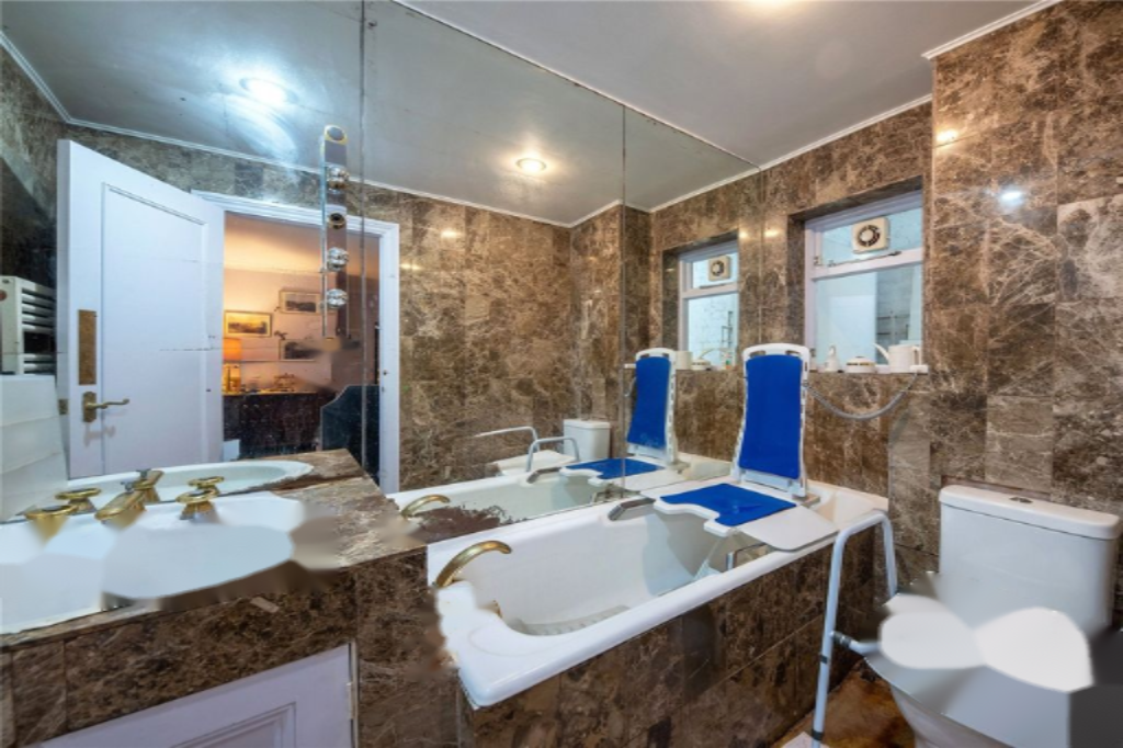 Flat in London, United Kingdom, 98 m² - picture 4