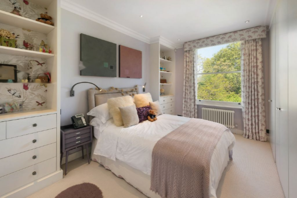 Flat in London, United Kingdom, 772 m² - picture 4