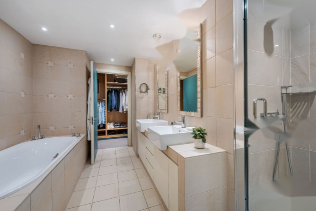 Flat in London, United Kingdom, 141 m² - picture 4