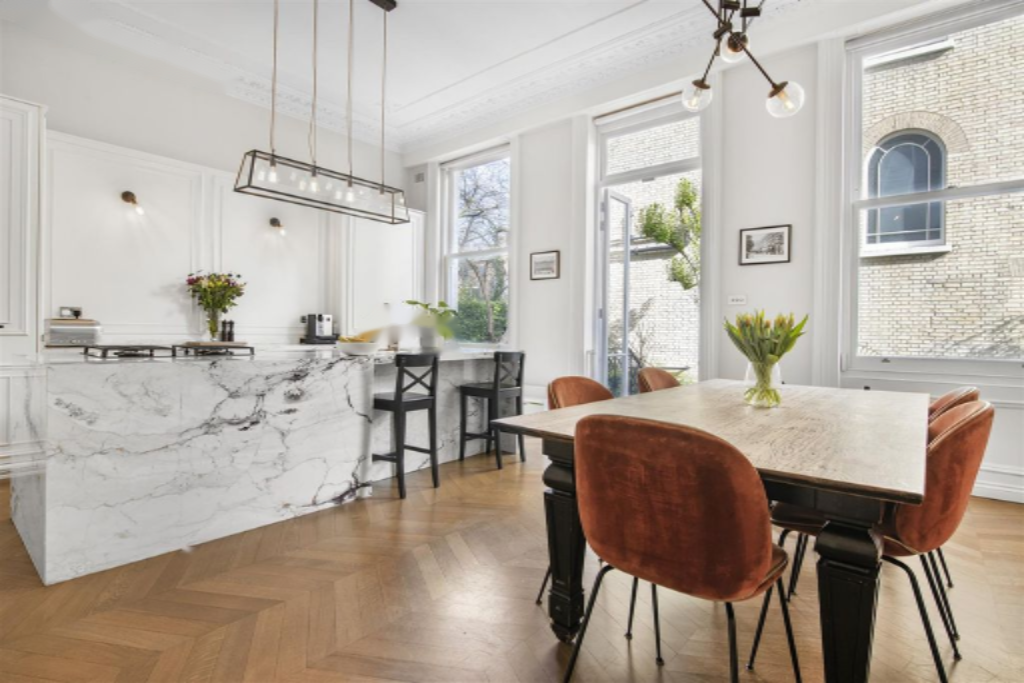 Flat in London, United Kingdom, 233 m² - picture 4