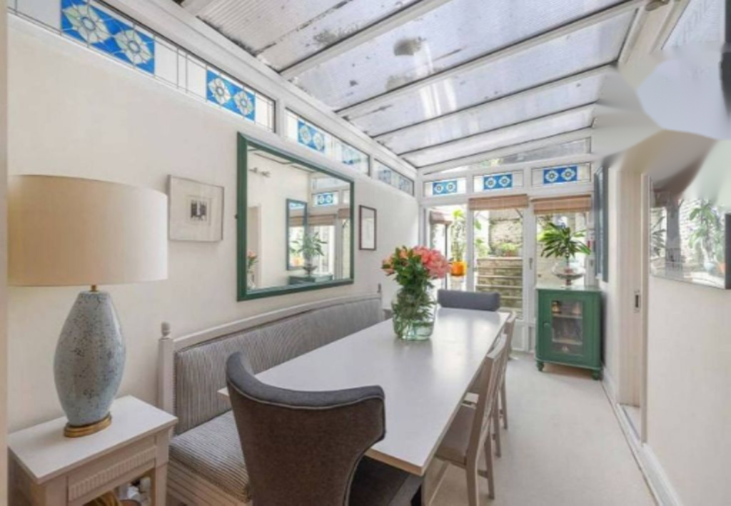 Flat in London, United Kingdom, 96 m² - picture 5