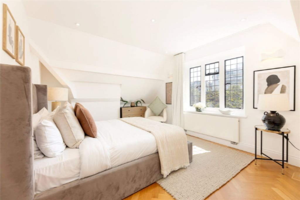 Flat in London, United Kingdom, 115 m² - picture 5