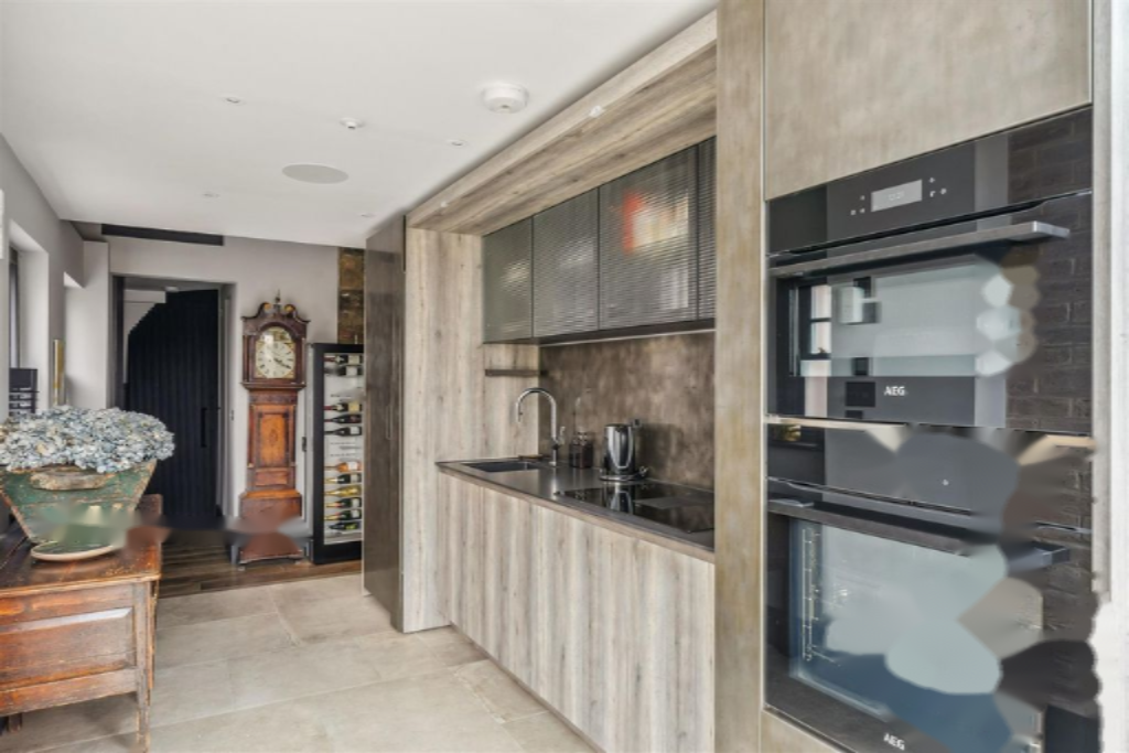 Flat in London, United Kingdom, 131 m² - picture 5