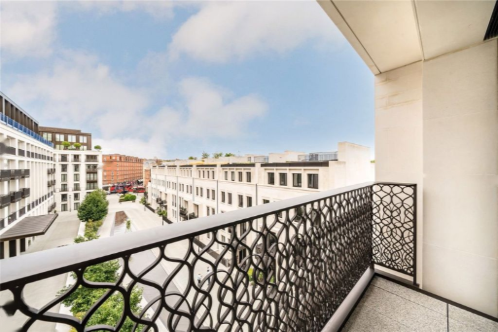 Flat in London, United Kingdom, 248 m² - picture 5