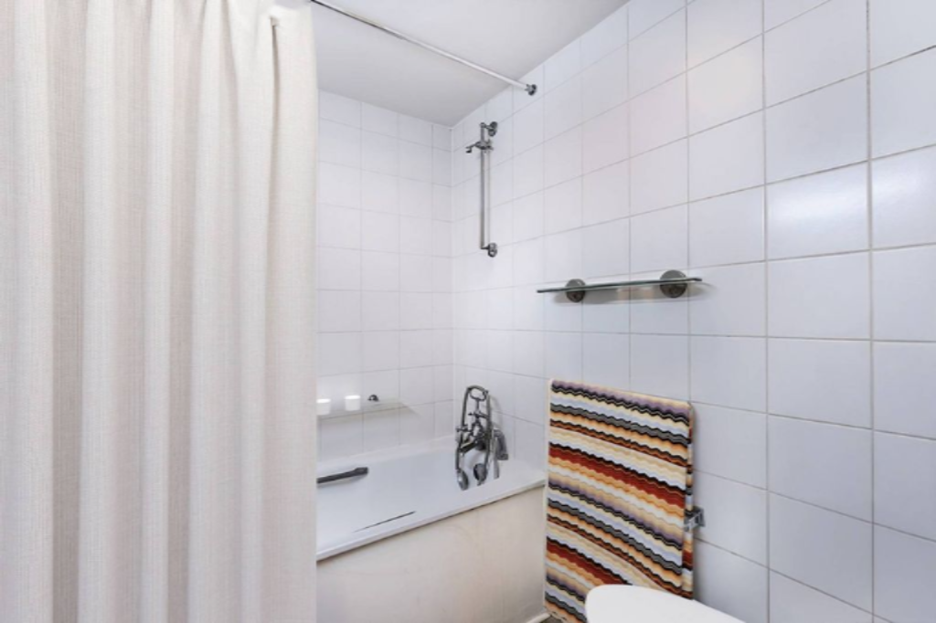 Flat in London, United Kingdom, 144 m² - picture 5