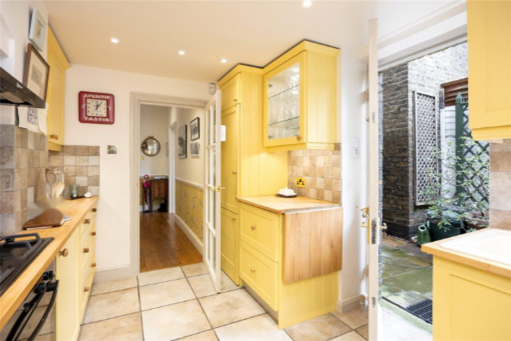 Flat in London, United Kingdom, 89 m² - picture 5