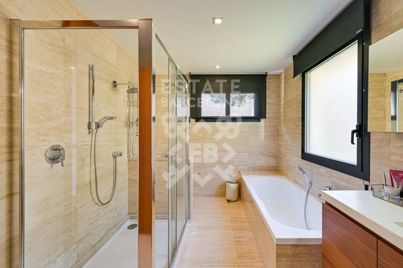 Villa en Lloret de Mar, España, 298 m² - imagen 13