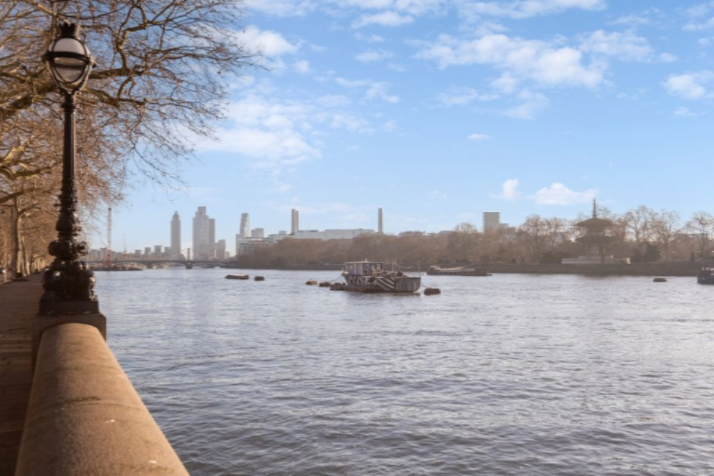 Flat in London, United Kingdom, 154 m² - picture 5