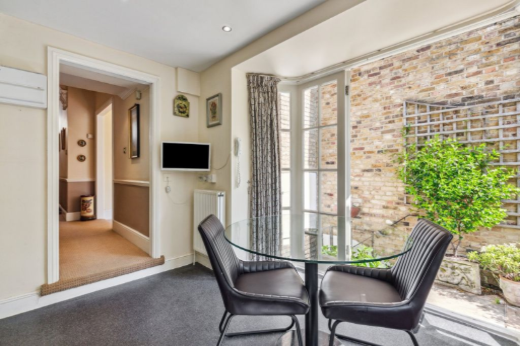 Flat in London, United Kingdom, 127 m² - picture 5