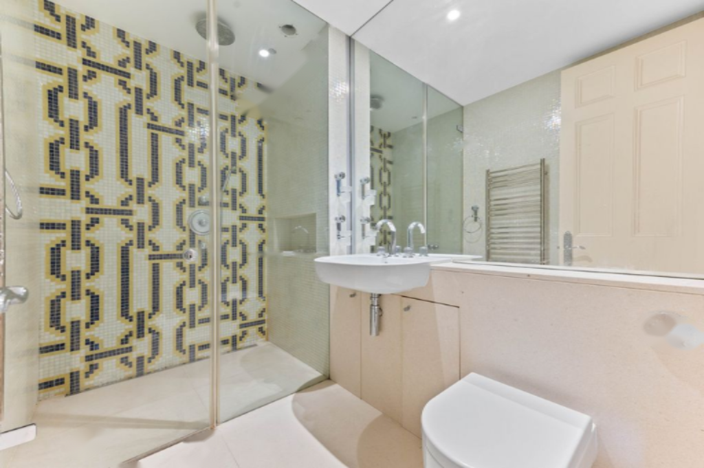 Flat in London, United Kingdom, 287 m² - picture 5