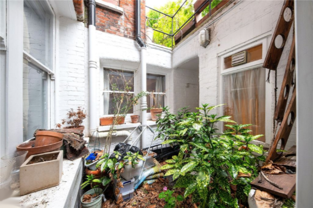 Flat in London, United Kingdom, 98 m² - picture 5